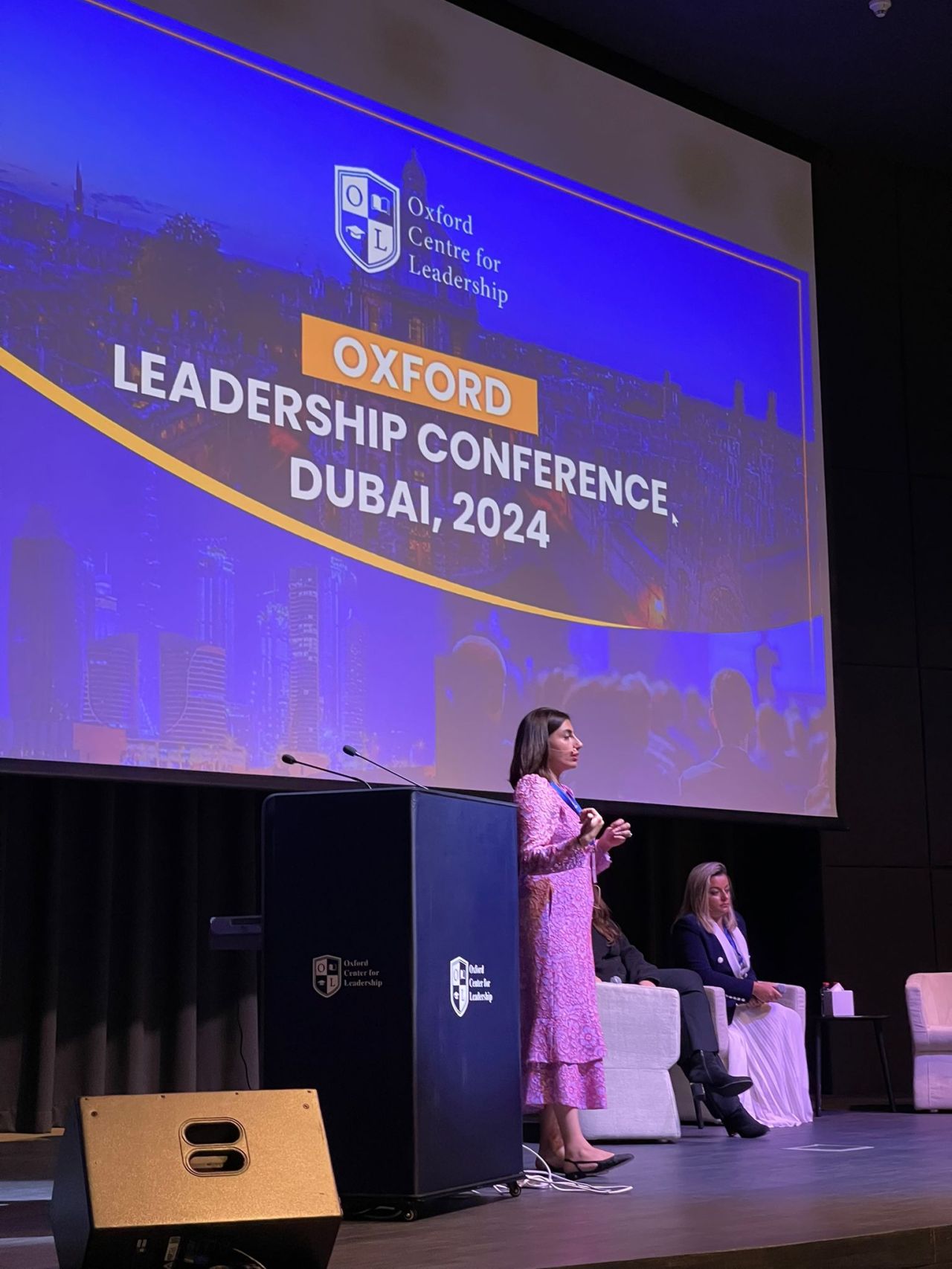 Amna Zaidi speaking at the Oxford Leadership Conference in Dubai, 2024.